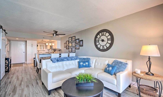 Hudson Condo | Relaxing Hudson Condo Steps from the Pool!