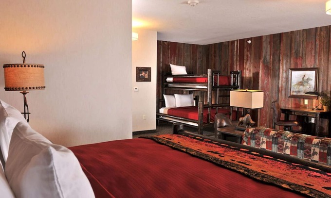 Independence Hotel | Relaxing Independence Stay: Heated Pool, Whirlpool & Outdoor Patio
