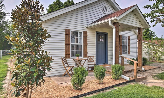 Fort Gibson House | Relaxing King Master Suite! Great backyard, Games, Firepit