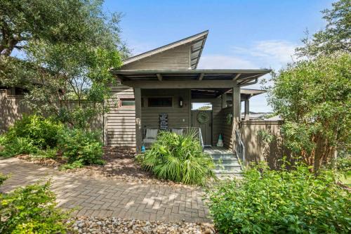 Spicewood House | Relaxing Lake Escape - 1BR, Pickleball & BBQ