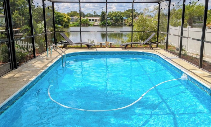The Lakes House | Relaxing Lake House: Heated Pool, Birds, Fishing, Sunset Skies & Pool Table