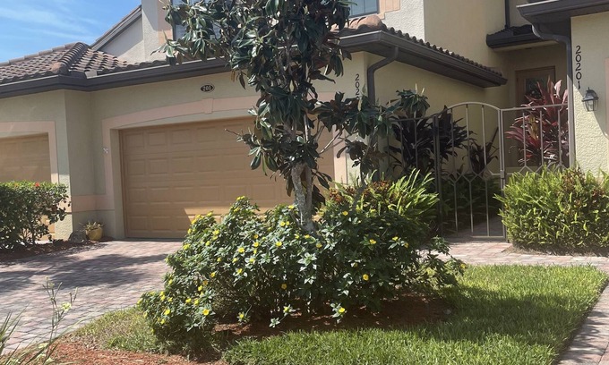 Gran Paradiso Condo | Relaxing lake view condo close to area beaches and attractions