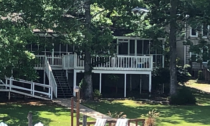Jacksons' Gap House | Relaxing lakefront Cabin on Lake Martin