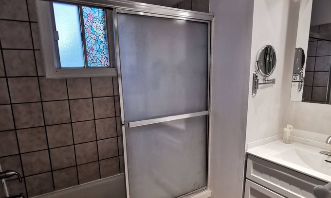 North York Apartment | Relaxing Lilac10-mins to the Airport
