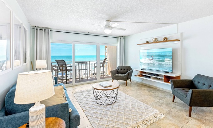 Satellite Beach Condo | Relaxing Oceanfront Condo with Steps to Beach & Heated Pool 🌴