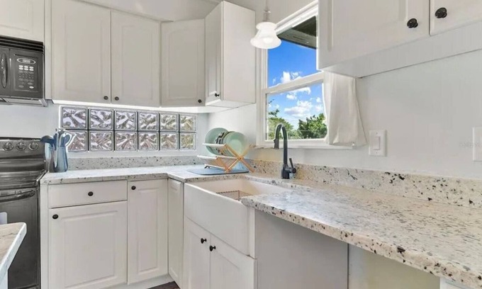 Memphis House | Relaxing Palmetto Oasis: Cozy 3 bed 2 bath with Pool, Patio & near Boat Launches