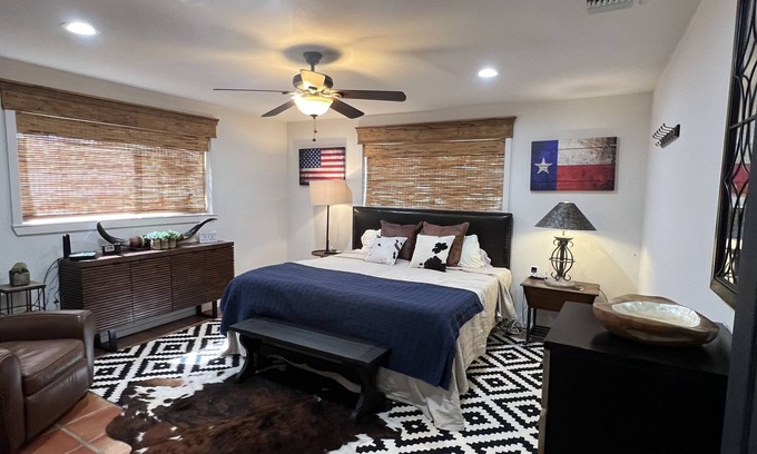 Leakey House | Relaxing Private Getaway just 1 mile North of Leakey.Includes "GAME-ROOM"