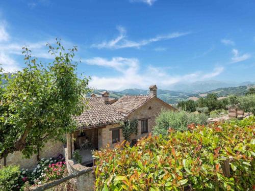 Monte San Martino Apartment | Relaxing Retreat in Le Marche