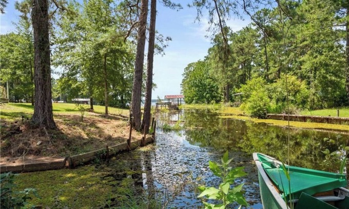 Leesville House | Relaxing Retreat on the lake with private spa pool!