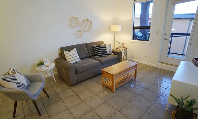 South Pandosy Condo | Relaxing Retreat Overlooking Playa's Quiet 3rd Floor Courtyard