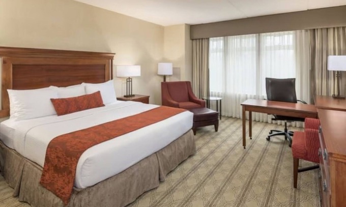 Blacksburg Hotel | Relaxing Room w/Free Parking | Explore Virginia Tech Campus | Hotel Unit