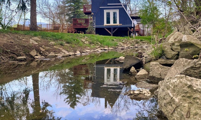 Findlay Ski Chalet | Relaxing Scenic 2-Bedroom Retreat With Private Hot Tub