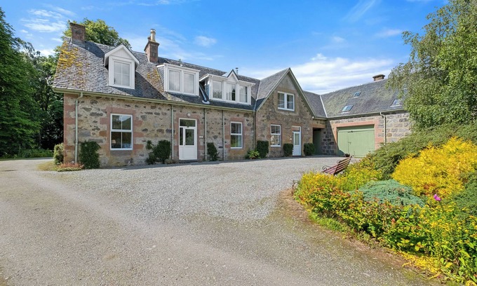 Marybank Cottage | Relaxing self-catering retreat located at the stunning Aigas Golf Course