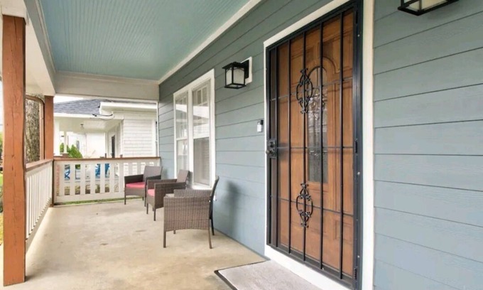 Highland Park House | *Relaxing Southern Comfort Retreat*- 5mins from Downtown