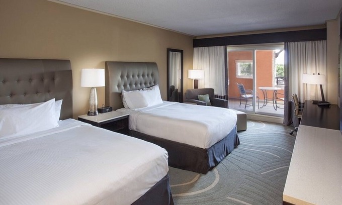 Lakeway Hotel | Relaxing Stay! Balcony, Outdoor Pool, Pet-Friendly!