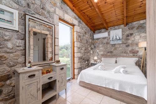 Aigio House | Relaxing Stone Cottage