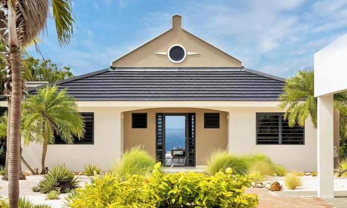 Sint Willibrordus House | Relaxing stylish Villa with Caribbean Seaview & Private Pool - Coral Estate