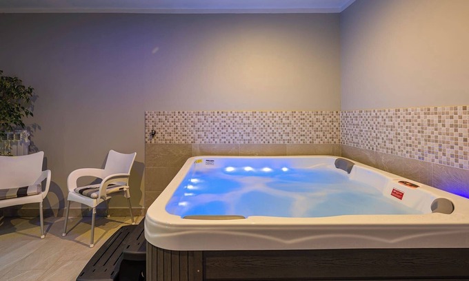 Drenje Apartment | Relaxing Summer Apartment - Pool, Sauna, Jacuzzi 7