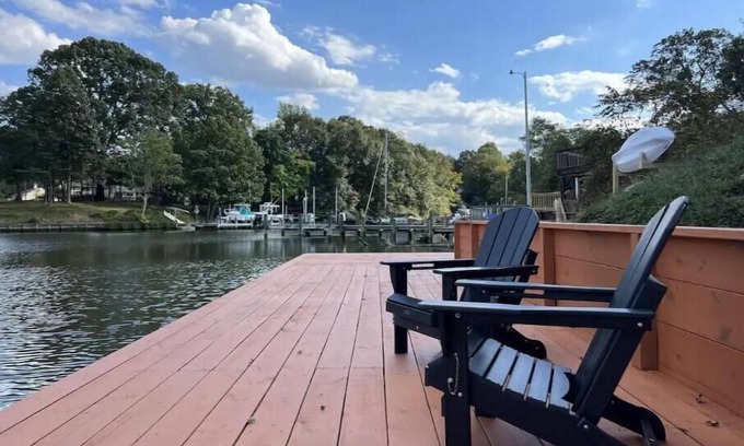 Lake Shore Apartment | Relaxing Waterfront Apartment!