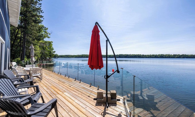 Central Frontenac House | Relaxing waterfront family retreat