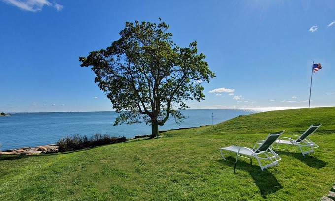 Guilford House | Relaxing waterfront escape on the CT shore