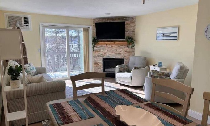 Laconia House | Relaxing Winnipesaukee Condo!