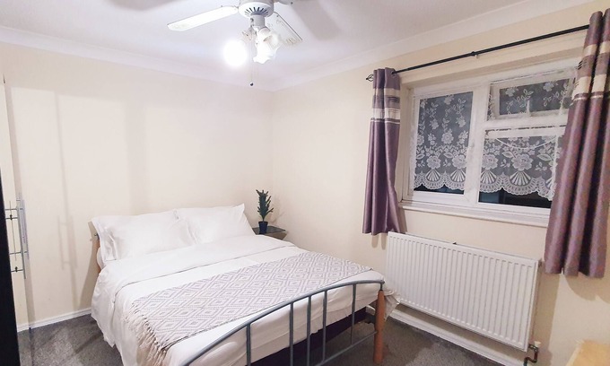 Slough Apartment | Remarkable 1-Bed Flat in Slough, Near Farnham Road
