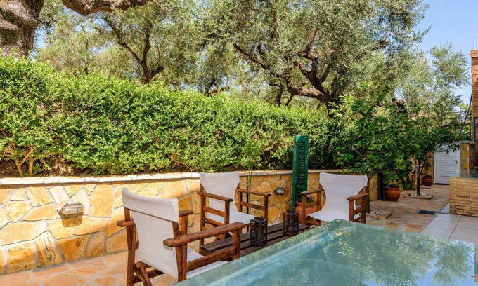 Amoudi House | Remezzo Apartments & Studios