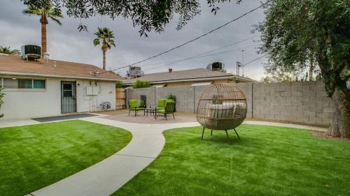 Western Villa House | Remodeled 2 Bdrm w Yard in Old Town Scottsdale