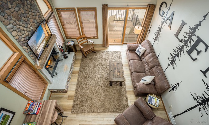 The Galena Territory House | REMODELED! 2B/2B, Deck off10th GOLF Green, Dog Friendly, Pool, WIFI, in Resort!