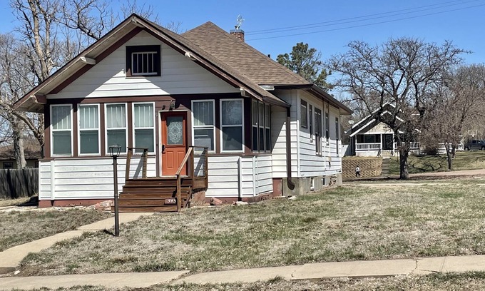 Chamberlain House | Remodeled 3 bed/1bath, w/ yard..walk to shop, eat and entertainment. Sleeps 8+