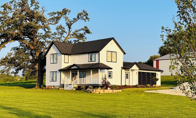 Coal Valley Other | Remodeled 3-bed-3-bath Farmhouse near the John Deere Classic in the Quad Cities!