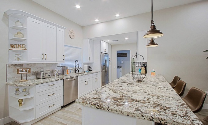Sun City House | Remodeled, 3 bedrooms, 2.5 ba, 2 cg, golf course community, close to restaurants