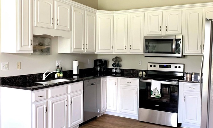 Vine Grove House | Remodeled brick ranch with private views!n