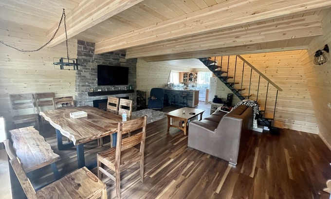 Meadow View Heights Cabin | Remodeled Cabin in the trees