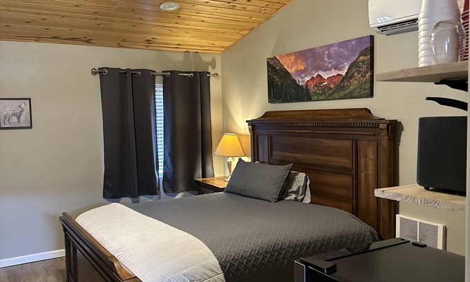 Pine Cabin | Remodeled Cabin in the Pines - cabin 3B - Pine, Arizona.
