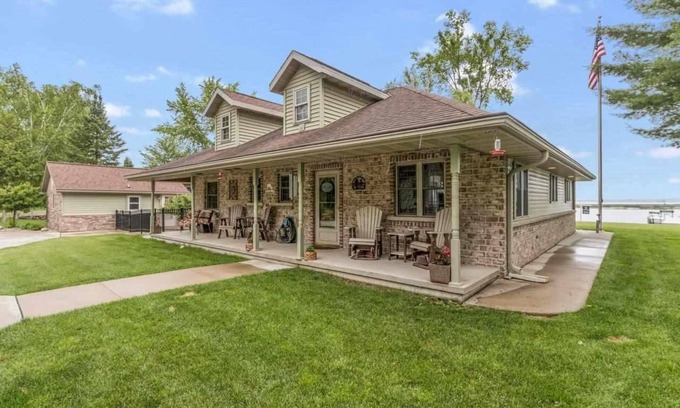 Shawano Cottage | Remodeled cabin on Shawano Lake