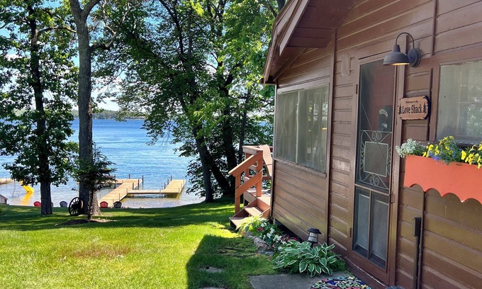 Crosslake House | Remodeled Cabin with Sandy Beach and Boat Slip on Cross Lake!
