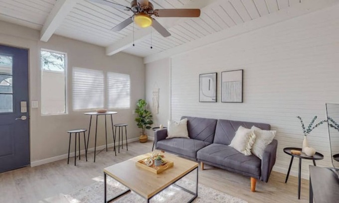 Pueblo Alto Apartment | Remodeled Courtyard Apt w/King Bed, In-Unit Washer & Dyer Apt 5