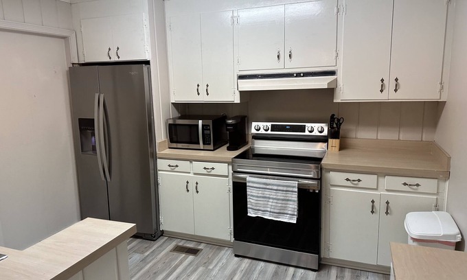 Blakely Apartment | Remodeled Cozy 1Bed1Bath small town apartment.
