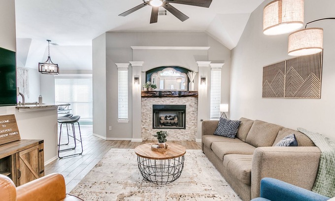 Edmond House | Remodeled home in quiet neighborhood-kid friendly