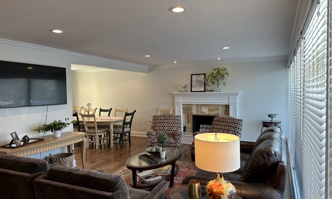 Murray House | Remodeled home minutes from ski resorts