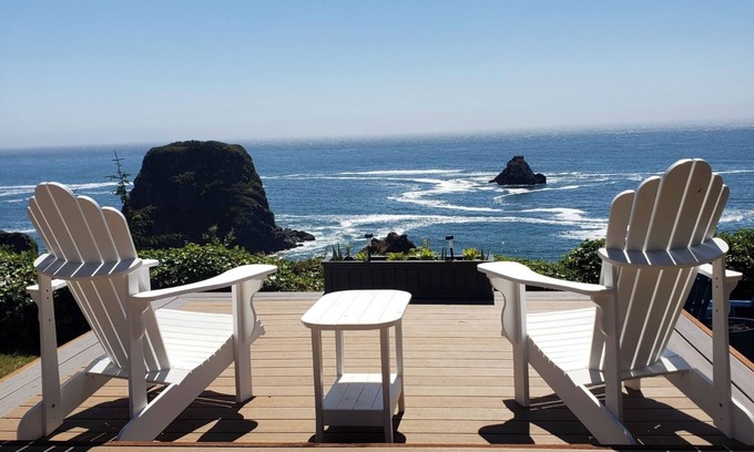 Brookings House | Remodeled home- spacious, beautiful yard, hot tub & ocean view all around!