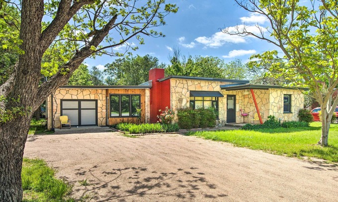 Blanco House | Remodeled Retro Home w/Deck, Walk to Main Street!