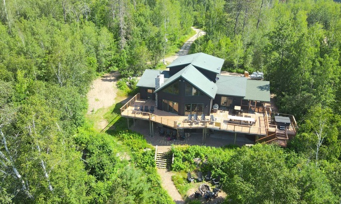 Orr House | Remodeled Secluded 7 bedroom Lodge in the heart of Black Bay on Lake Vermilion