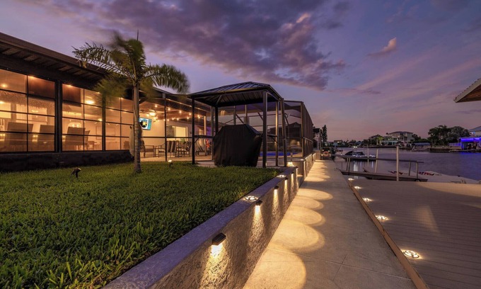 Spring Hill House | Remodeled/Tiki Bar/Waterfront/Heated Pool/games