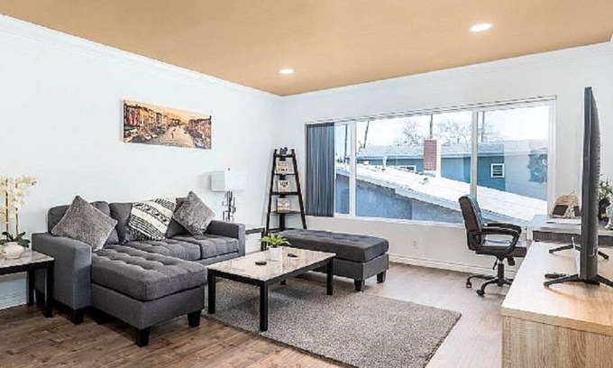 Inglewood Apartment | Remodeled upper 2 bedroom with view, two televisions, dishwasher 4