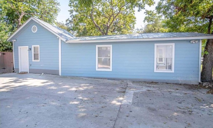 Five Points Apartment | Remodeled Vintage Charm 1BR/1BA Apt Close to DT