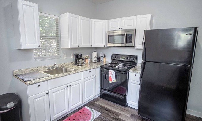 Five Points House | Remodeled Vintage Charm 1br/1ba Apt Close to DT