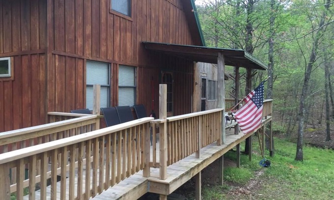 Board Camp Cabin | Remote getaway - secluded in the national forest-Direct access to the ATV trails